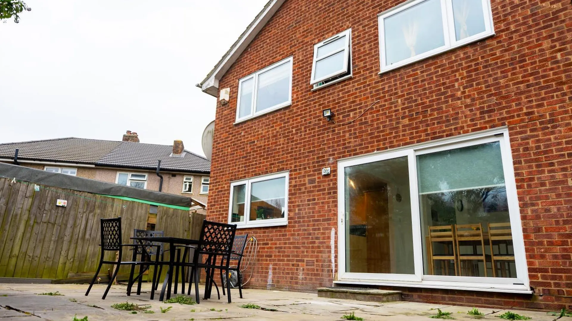Beautiful Modern Home In London, Free Parking, Family Home, Sleeps 9, Close To Railway Station Goodmayes