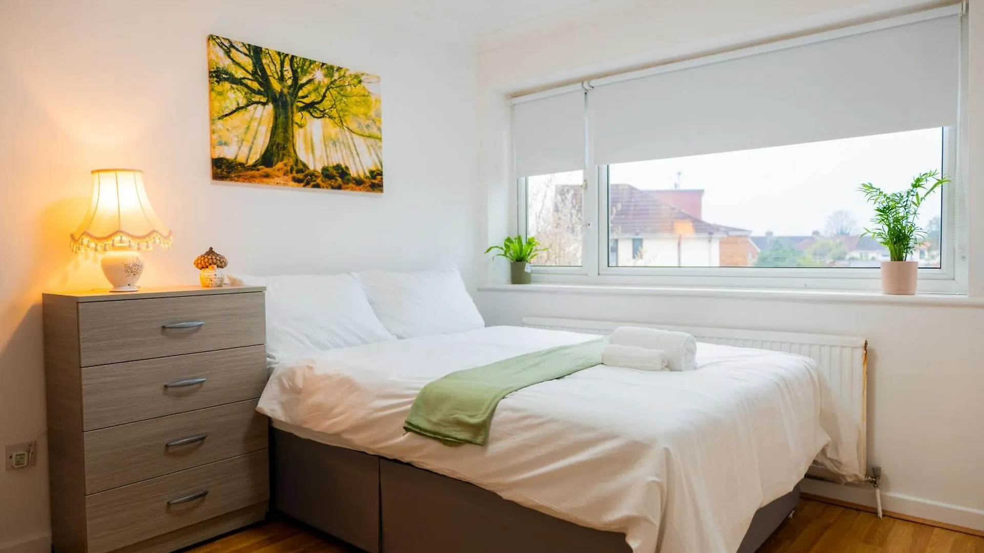 Holiday home Beautiful Modern Home In London, Free Parking, Family Home, Sleeps 9, Close To Railway Station Goodmayes