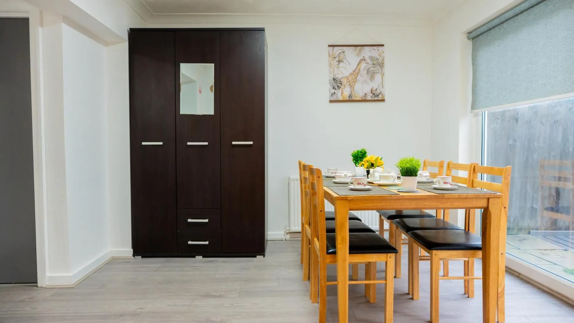 Prázdninový dům Beautiful Modern Home In London, Free Parking, Family Home, Sleeps 9, Close To Railway Station Goodmayes