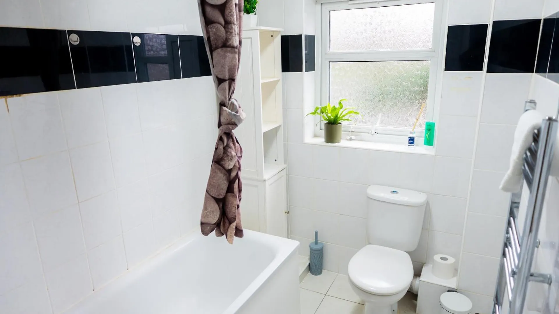 Prázdninový dům Beautiful Modern Home In London, Free Parking, Family Home, Sleeps 9, Close To Railway Station Goodmayes
