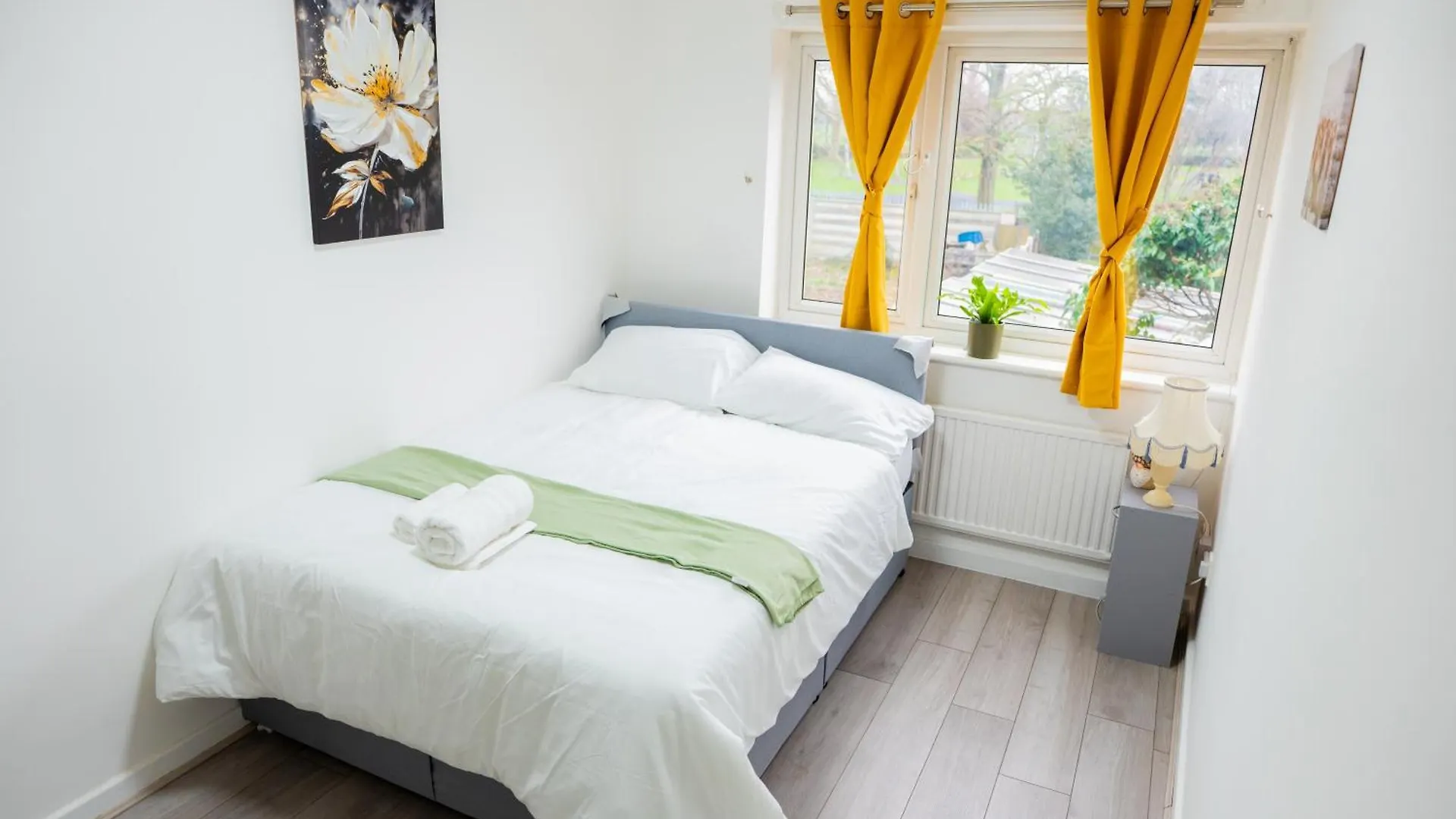 Beautiful Modern Home In London, Free Parking, Family Home, Sleeps 9, Close To Railway Station Goodmayes 0*,